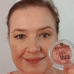 5 Minutes Simple Makeup for Mature Hooded Uneven Eyes 8 women applying blush