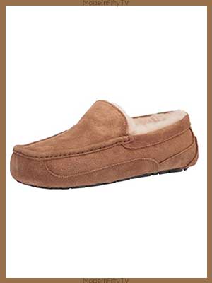 20+ Gift Ideas for Daughter’s Boyfriend that He Is Guaranteed to Love 9 Ugg Slippers