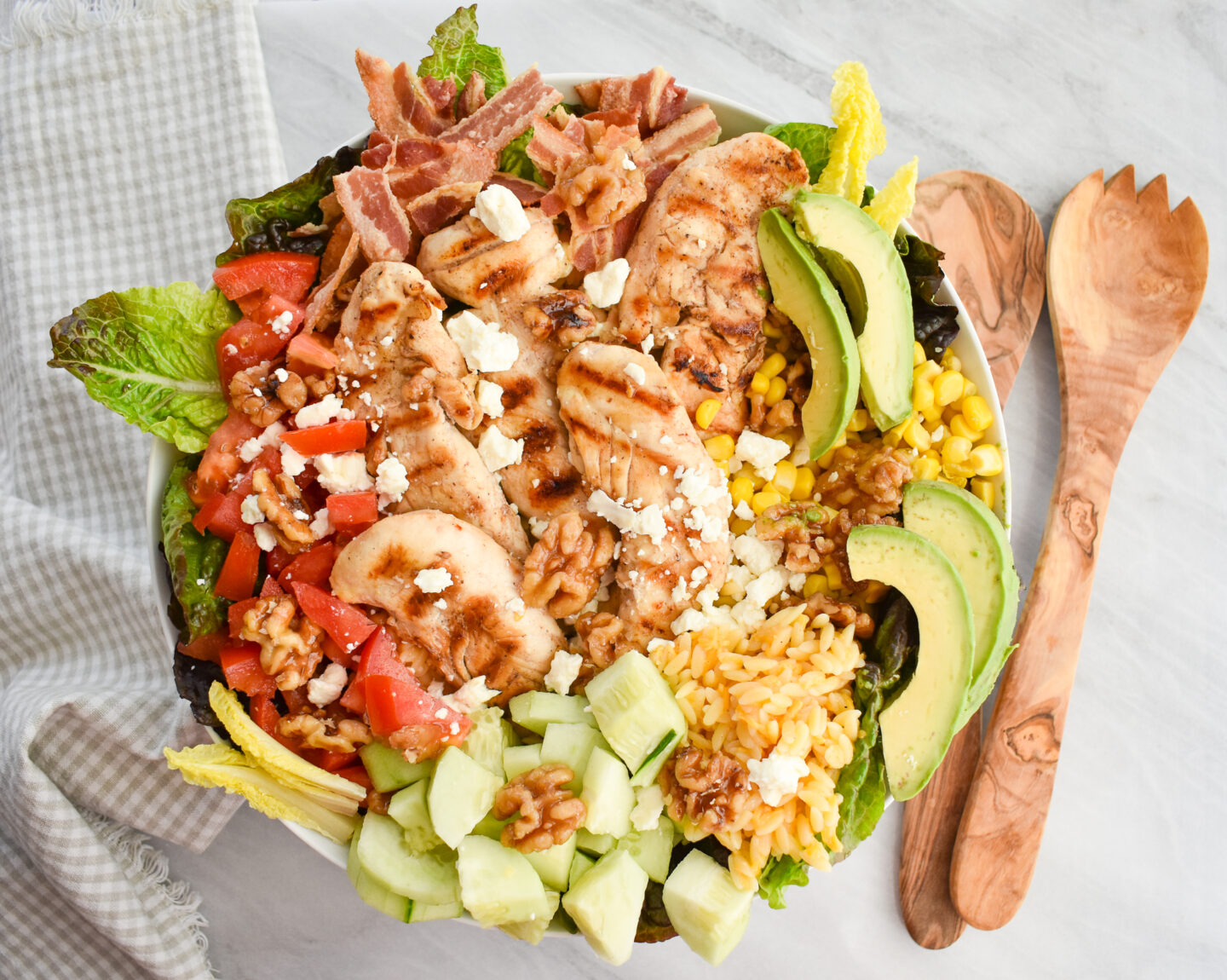 10+ Healthy & Quick Summer Dinners | low FODMAP diet 9 Grilled chicken summer salad with corn, bacon, and tomatoes on a plate