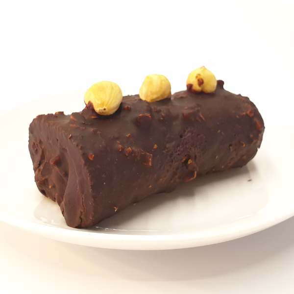 Final image of Ferrero Rocher roll pastry with custard cream